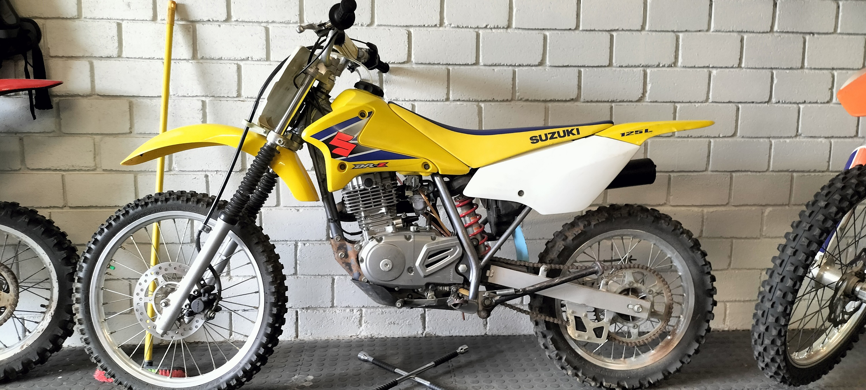 Suzuki drz deals 125 4 stroke